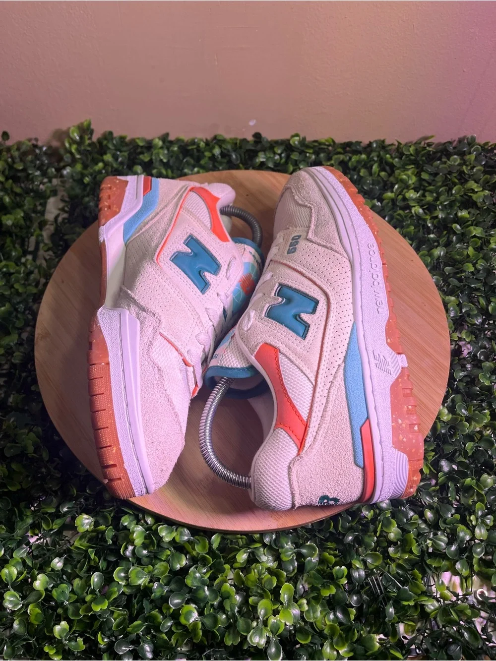 🔥 NEW BALANCE 550 “ SEA SALT VERDIGIS “ ATHLETIC SNEAKERS WMNS SZ 9 MENS SZ 7.5 - Picture 6 of 9